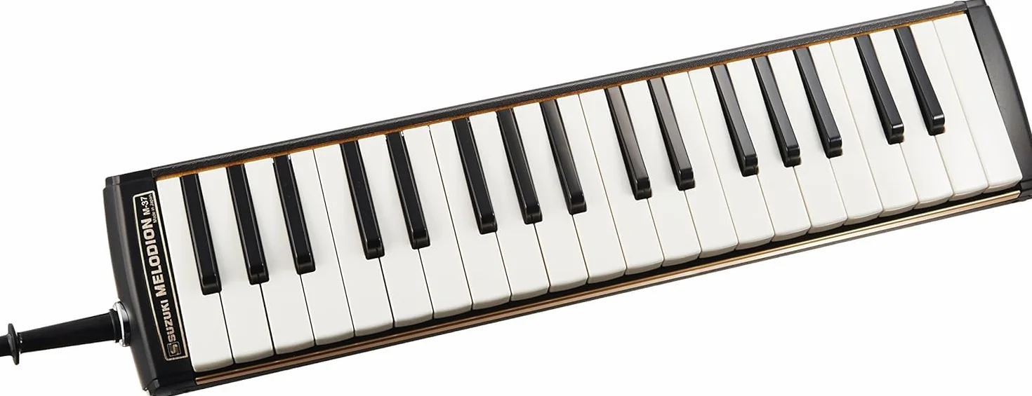 Suzuki Melodion Alto 37 teclas M-37C con funda suave ligera (fabricada en Japón) - Melodica, 2.2 x 4.3 x 18.5 pulgadas