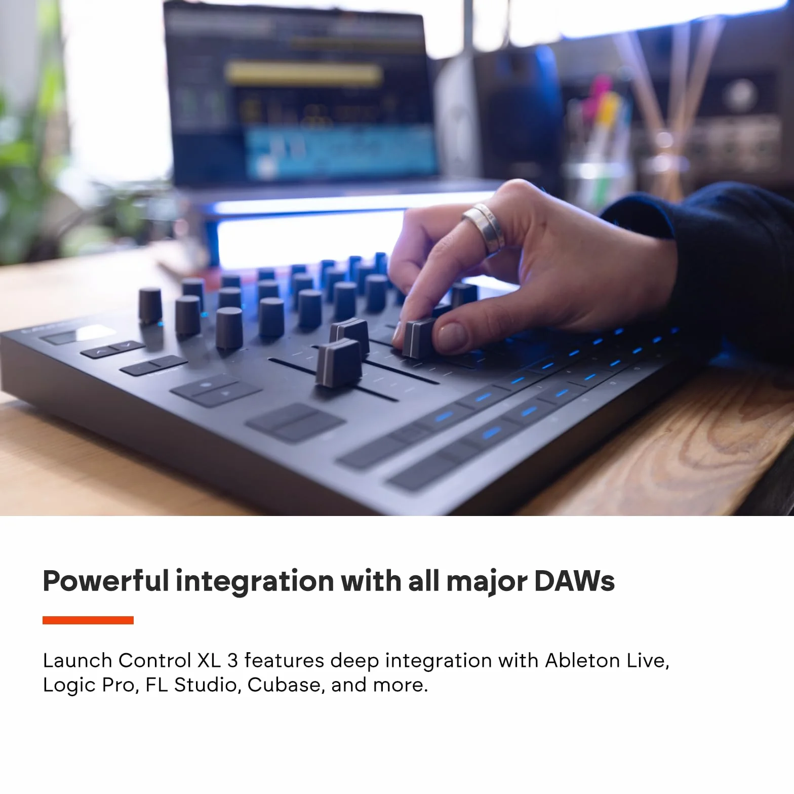 Novation Launch Control XL 3: alimentación USB, superficie MIDI y Mixer para DAW e integración de hardware con 8 faders, 24 codificadores continuos, E/S MIDI 5 pines y paquete de software musical