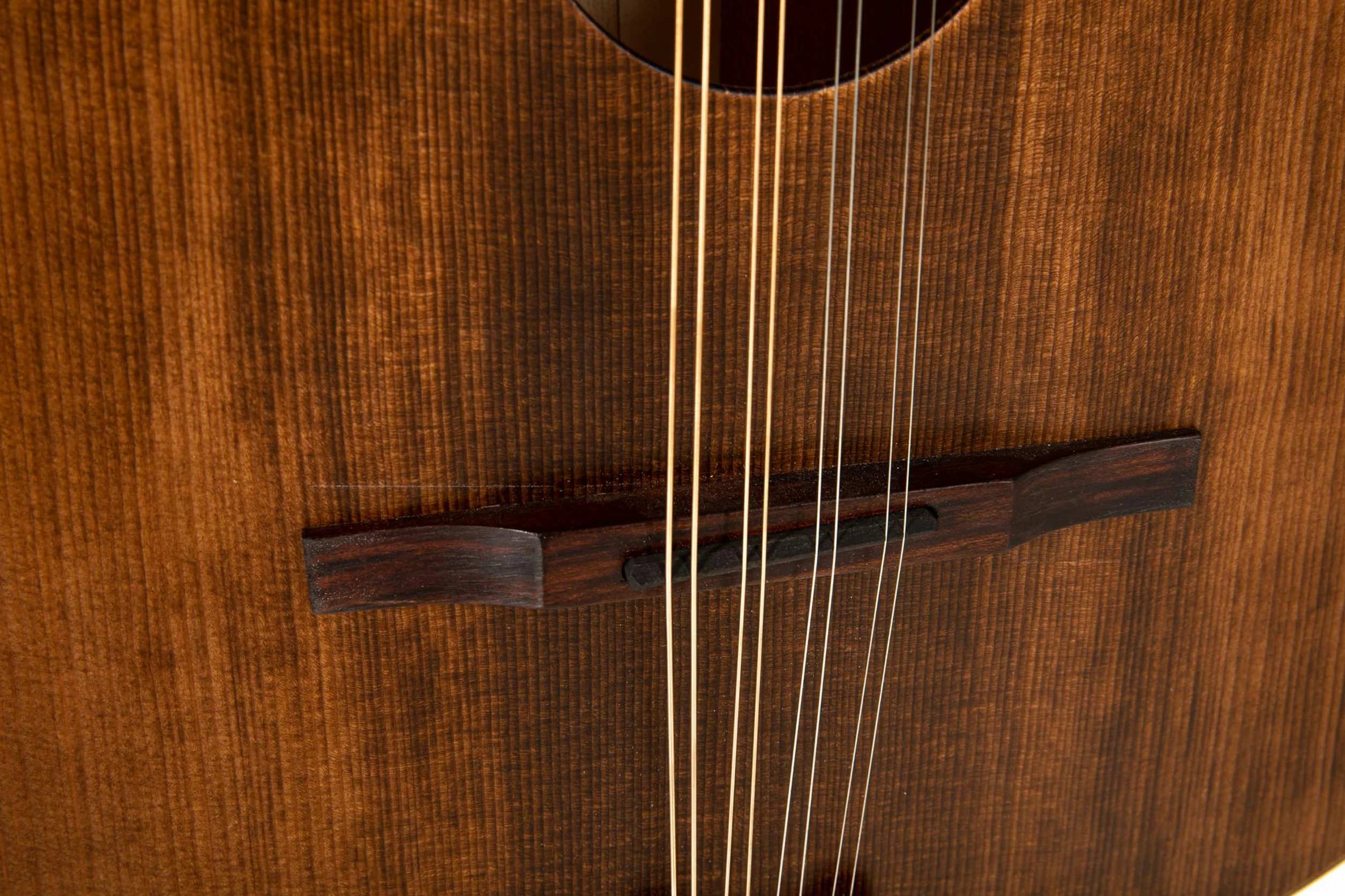 GEWA Bouzouki irlandés Pro Arte Antique macizo – Concert Bouzouki forma irlandesa – Tapa de abeto macizo y cuerpo de arce – Acabado mate antiguo – 24 trastes – Fabricado en Europa