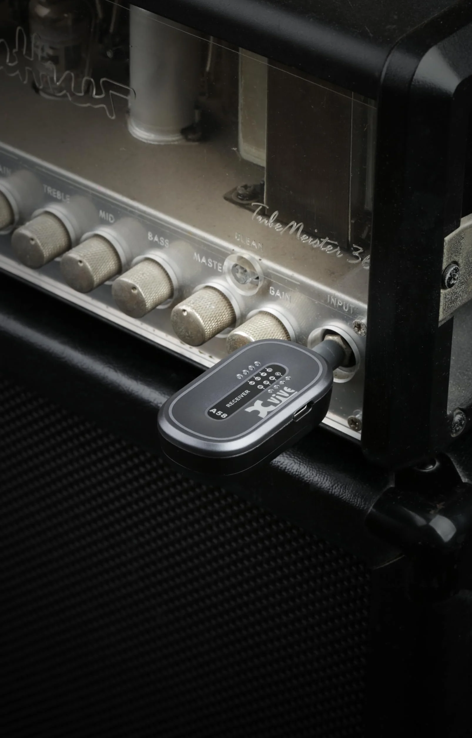 Xvive - A58-5.8GHz - Sistema de Guitarra inalámbrica con Funda, Negro