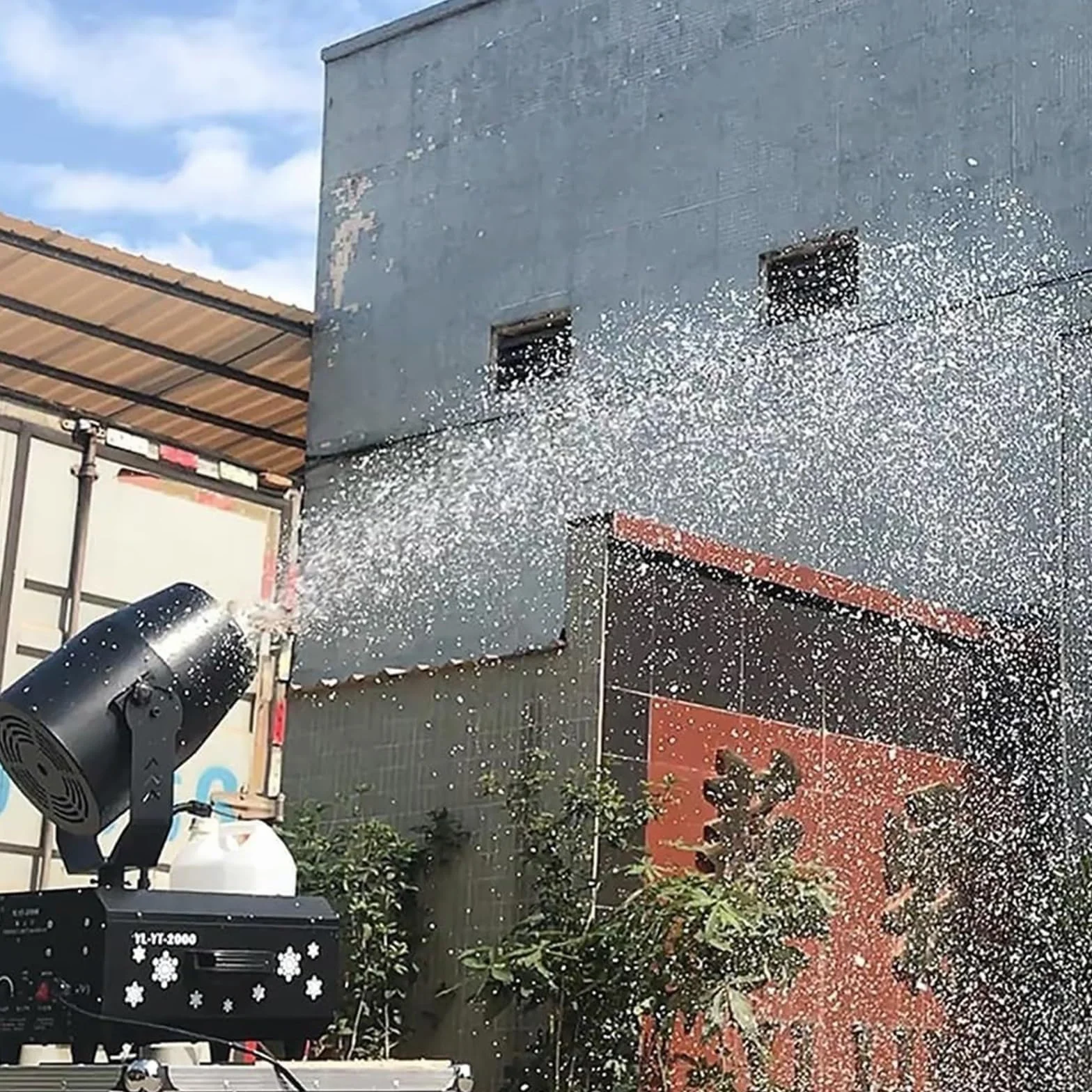 Genérico Máquinas De Nieve para Exteriores con Control Remoto, 2000W Máquina Rociadora De Copos De Nieve De Alto Rendimiento, Máquina De Nieve para Fiestas Y Bodas En Interiores