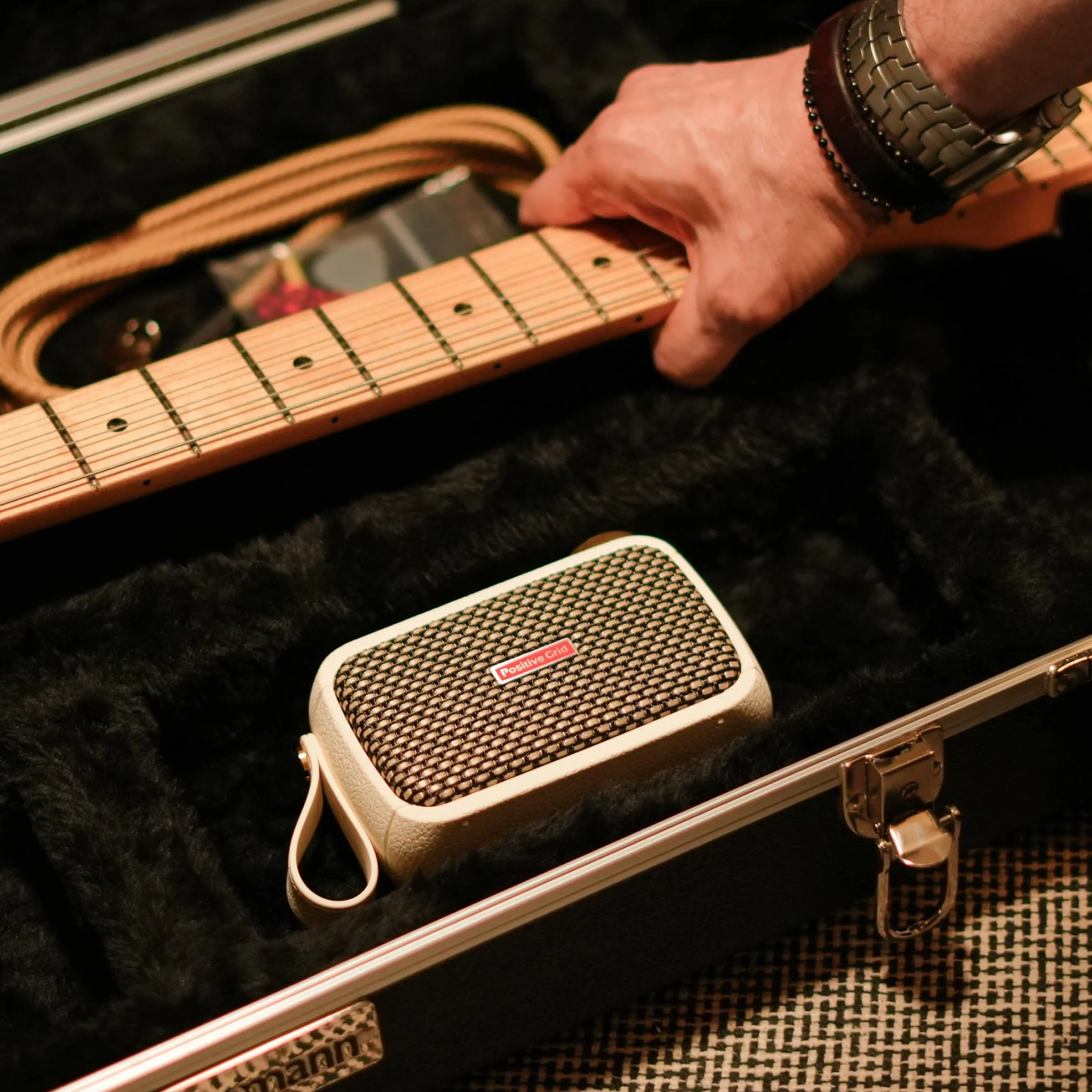 Positive Grid Spark GO Pearl 5 W Amplificatore Smart Ultra portatile per Chitarra, amplificatore per cuffie e altoparlante Bluetooth con App Smart per Chitarra elettrica, acustica o Basso - Perlado