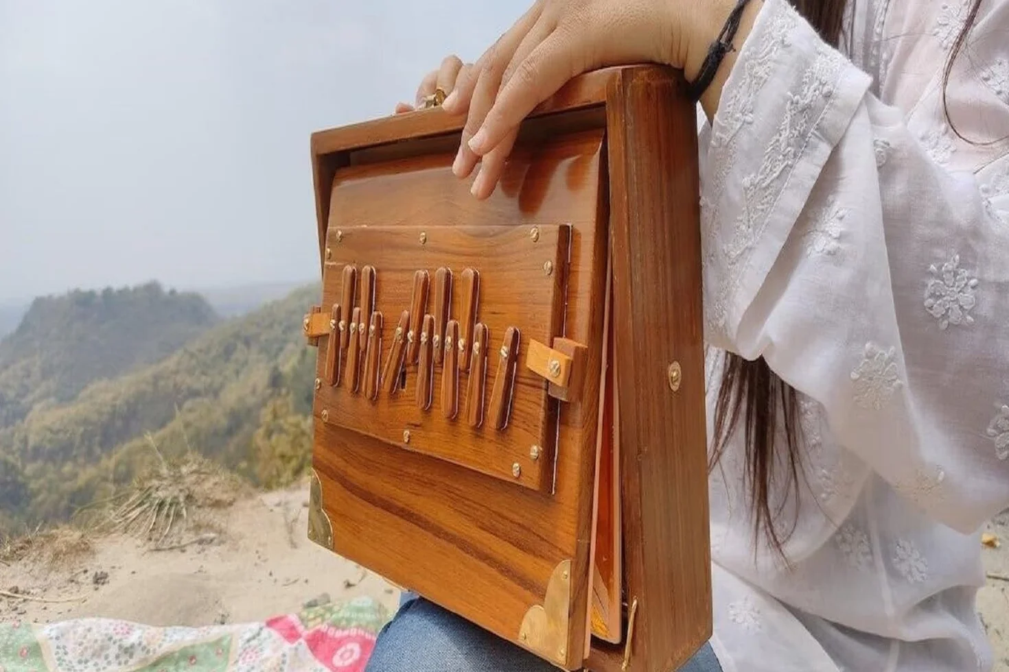 Teak Wood Shruti Box Musical Instrument, Tuned 13 Notes and 432 Hertz, Shruti Box with Carry Bag