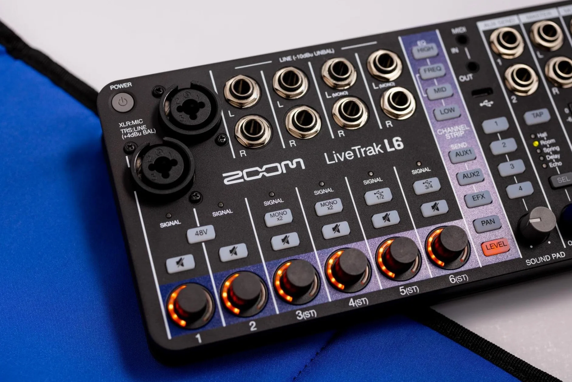 Zoom L6 - Grabador y mezclador de audio digital de 10 canales, 2 entradas combo + 4 estéreo, ecualizador de 3 bandas, 1 salida maestra - Adaptador de red AD-17 integrado y cable USB