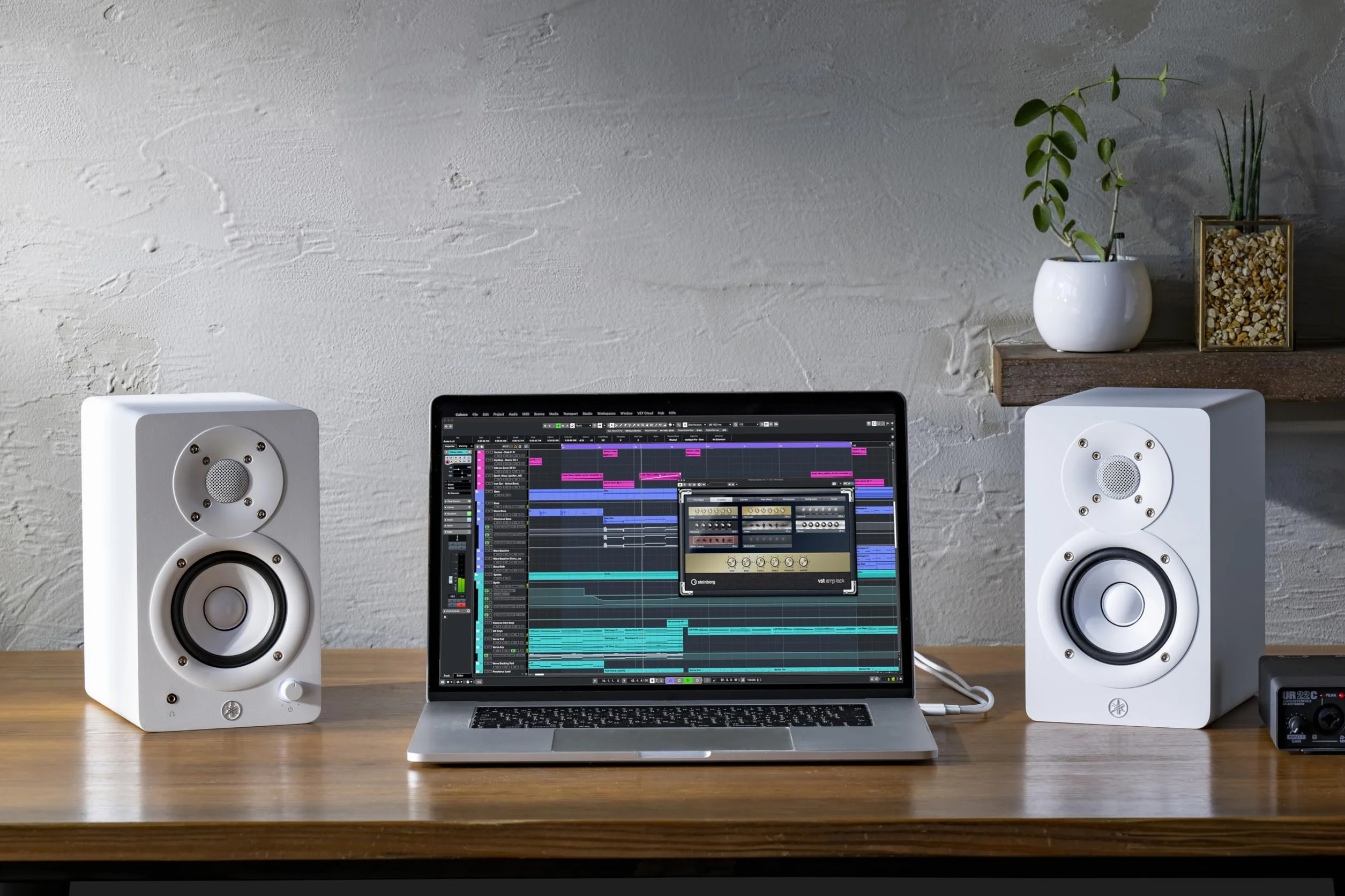 Yamaha HS4 Monitores de Estudio – Par de Altavoces Activos Compactos de 2 Vías Potenciados, Bass-Reflex 4.5" 52W, con Control de Sonido Avanzado, para Producción Musical y Edición de Video - Blanco