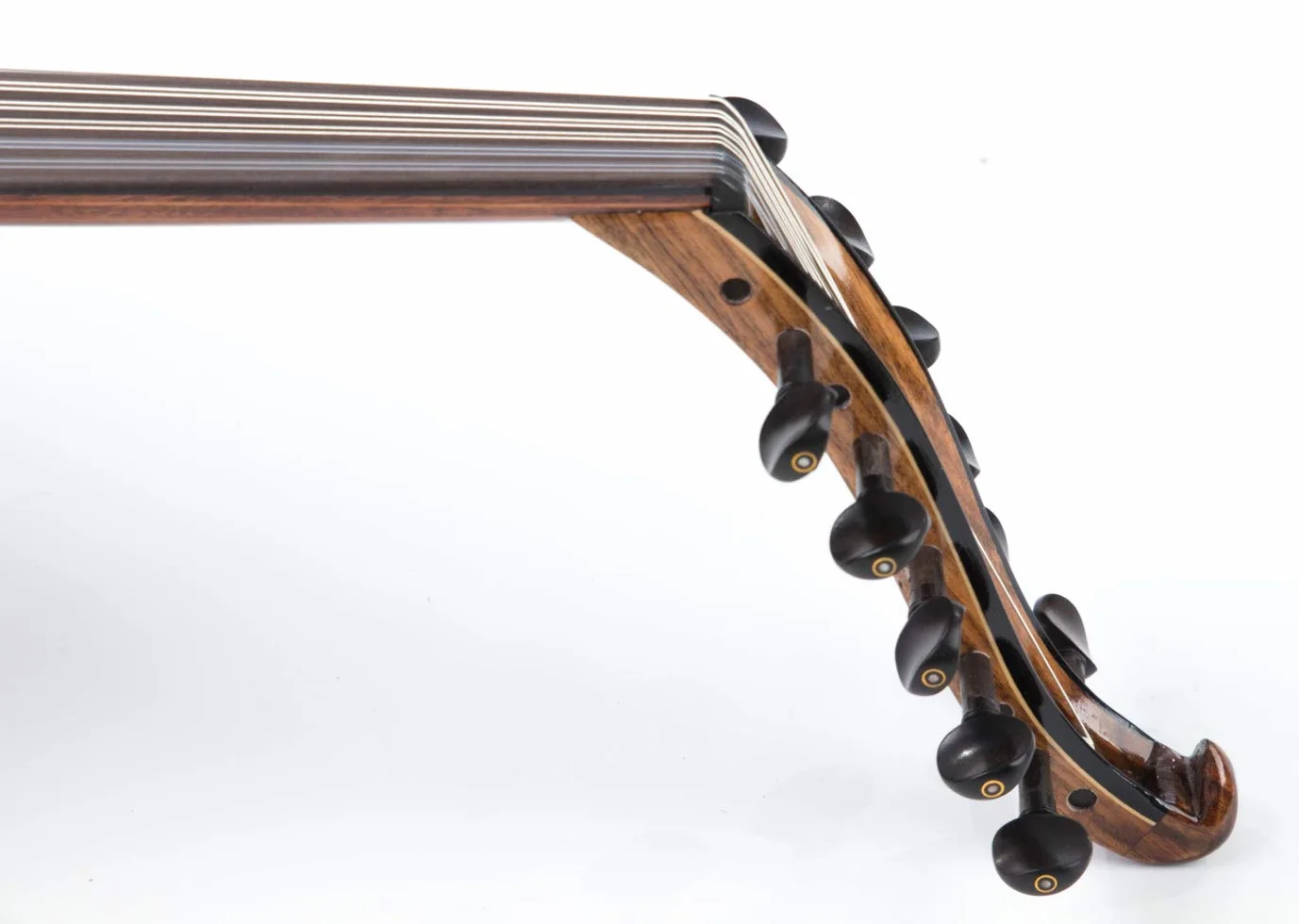 Oud arabo hecha de madera de caoba con funda suave y cuerdas Kurschner instaladas