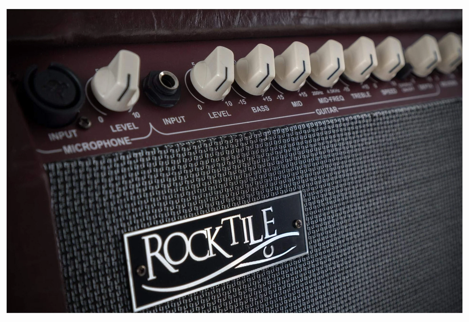 Rocktile AA-30 BN Eric Amplificador Acústico 30W, 2 Canales (Mic y Guitarra), Altavoz 10" + Tweeter 2.5", Entrada AUX, Salida línea, Efectos Chorus y Reverb, Color marrón.