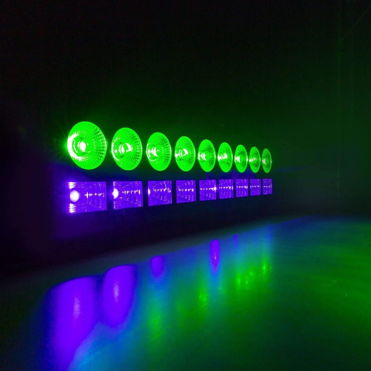 Beamz LCB99 Barra de Luces LED RGBW & UV 18 Leds - Modos DMX 8 Canales, autónomo y Maestro/Esclavo, Efecto estroboscópico, Pantalla LED, Kit de Montaje, Ideal para espectáculo de Luces Nocturno