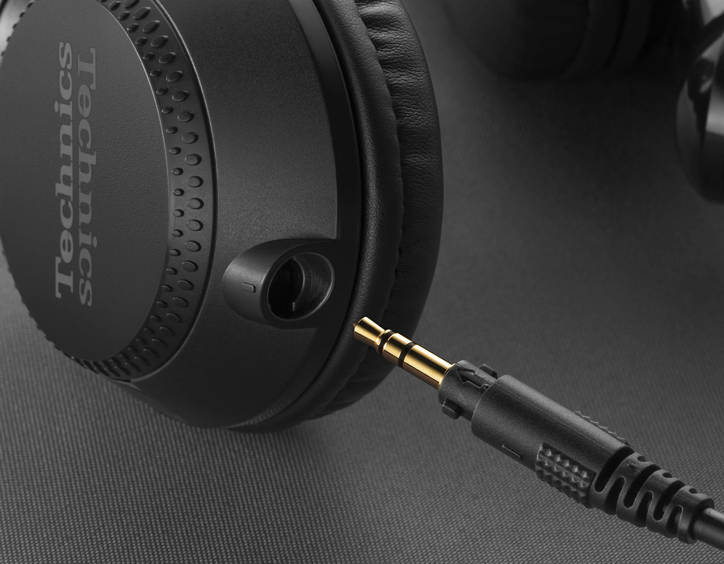 Technics EAH-DJ1200 Audífonos Profesionales para DJ, Supraaurales con Cable, Cerrados, Almohadillas Giratorias de 270°, Diseño Plegable y Cable Desmontable de 3 m, Color Negro