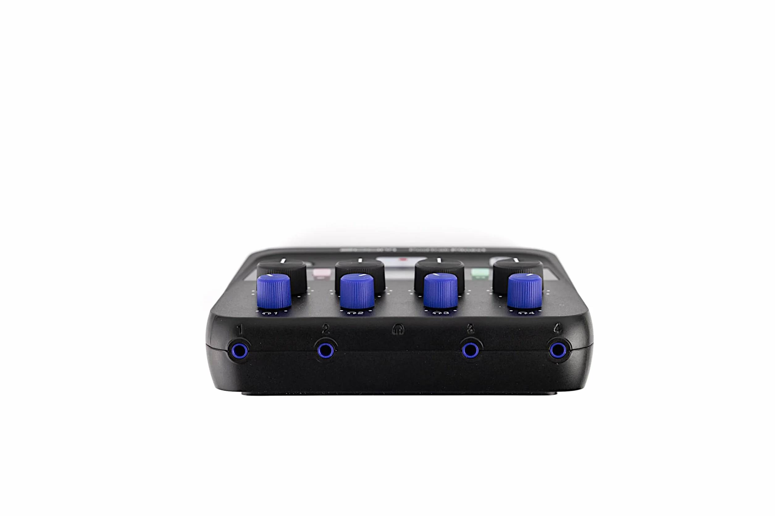 Zoom - PodTrak P4next – grabadora de podcast de 4 micrófonos, reducción de ruido con IA, pads de sonido, interface USB-C, grabación en tarjeta SD de hasta 2 TB, alimentado por pilas o USB