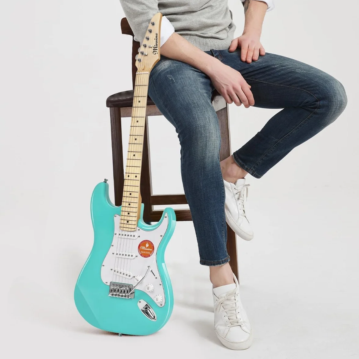 Bullfighter Guitarra eléctrica para adultos principiante, traje de guitarra rock profesional para hombres y mujeres con bolsa de guitarra, correa, púas, afinador, cuerdas y cable (Verde)