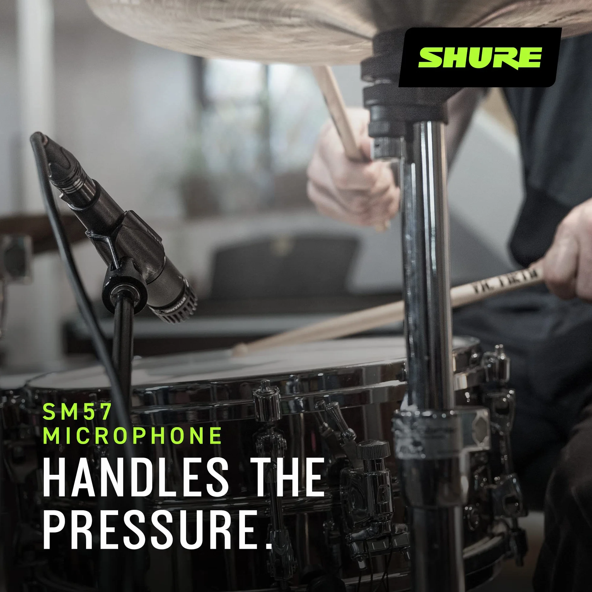 Shure SM57 Micrófono de Instrumento dinámico cardioide con Soporte de Choque neumático, Clip de micrófono A25D, Bolsa de Almacenamiento, Conector XLR de 3 Pines, sin Cable Incluido (SM57-LCE)
