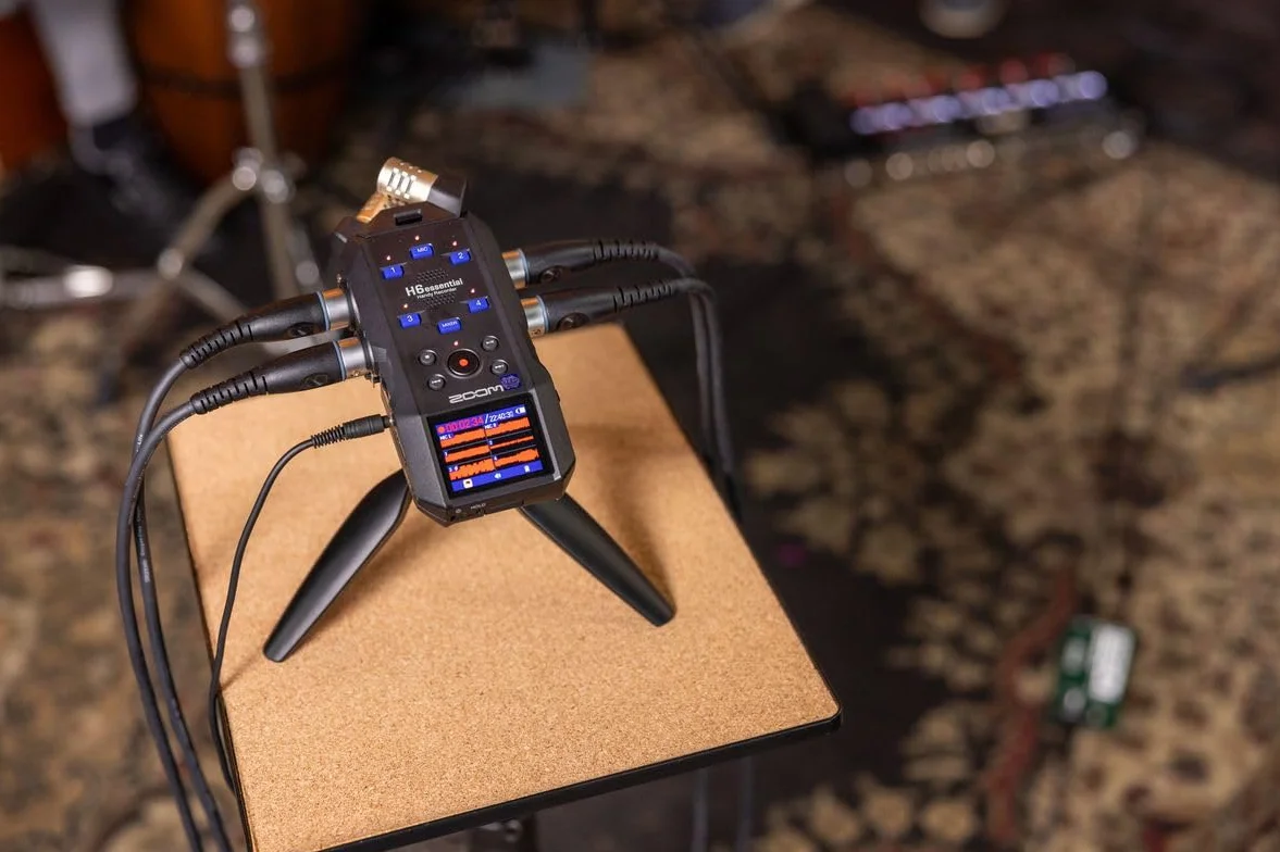 Zoom H6essential a 32-bit con Coma Flotante, accesibilidad, 6 Pistas, micros estéreo, 4 entradas XLR/TRS, Interface de Audio, para músicos, podcasters y cineastas