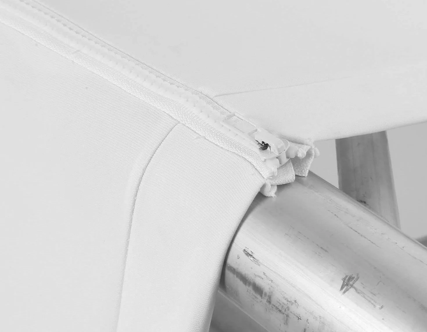BeamZ Truss - Funda de lycra blanca, 2 metros, para camuflar las patas de la estructura, posibilidad de iluminación interior, cierre de cremallera para una instalación rápida, ideal para DJ móviles.