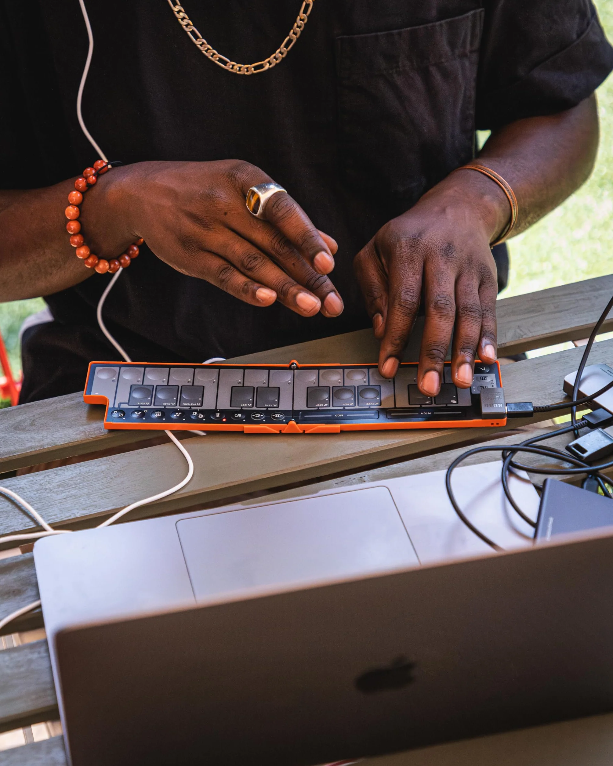 Korg nanoKEY Fold - Controlador de teclado MIDI plegable de 25 teclas con USB-C y TRS-MIDI - Naranja Lava