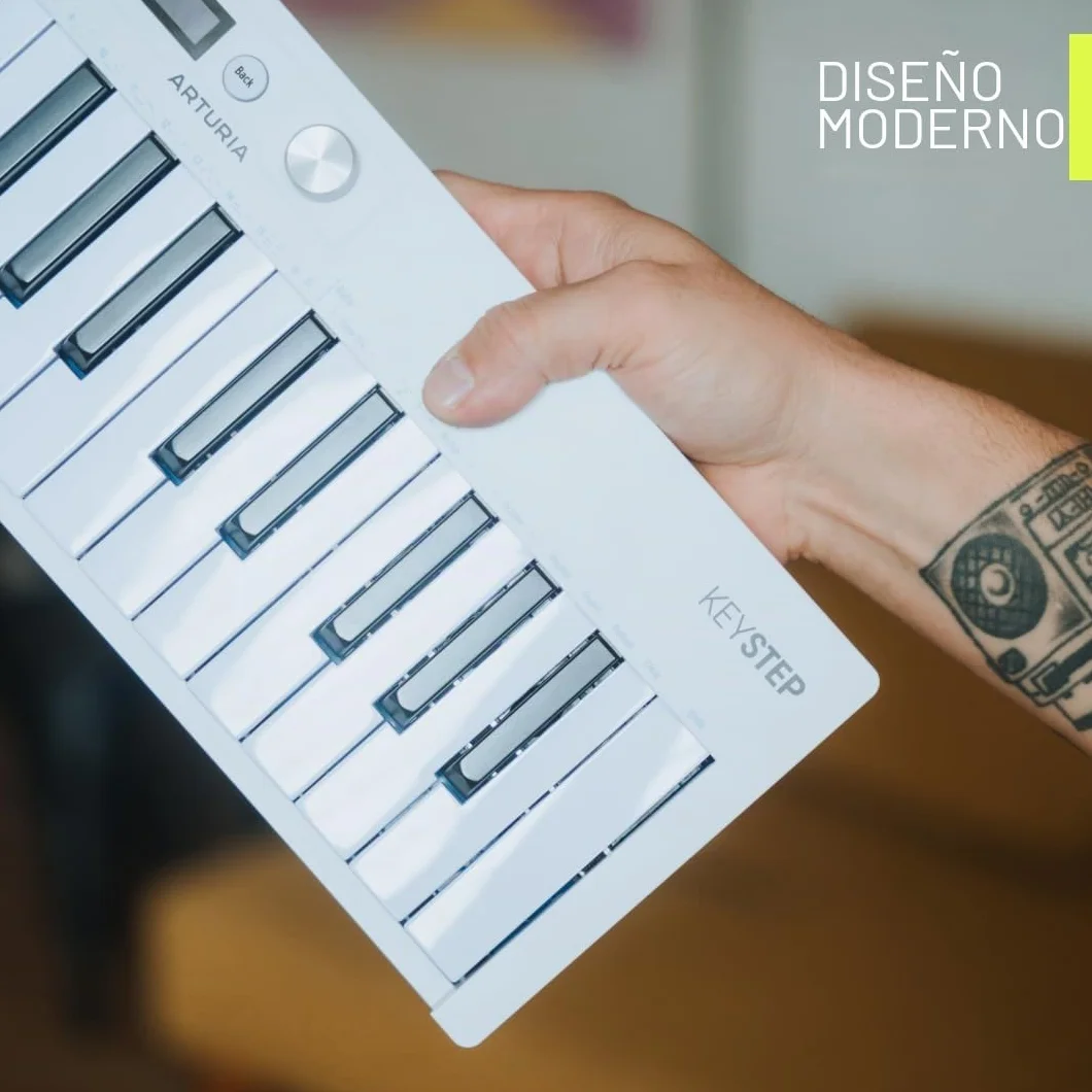 Arturia - Keystep MK2 - Controlador MIDI portátil, secuenciador y arpegiador - 32 teclas delgadas, pantalla OLED, secuenciador de pasos polifónico, arpegiador de 16 modos, compatible con CV - Blanco
