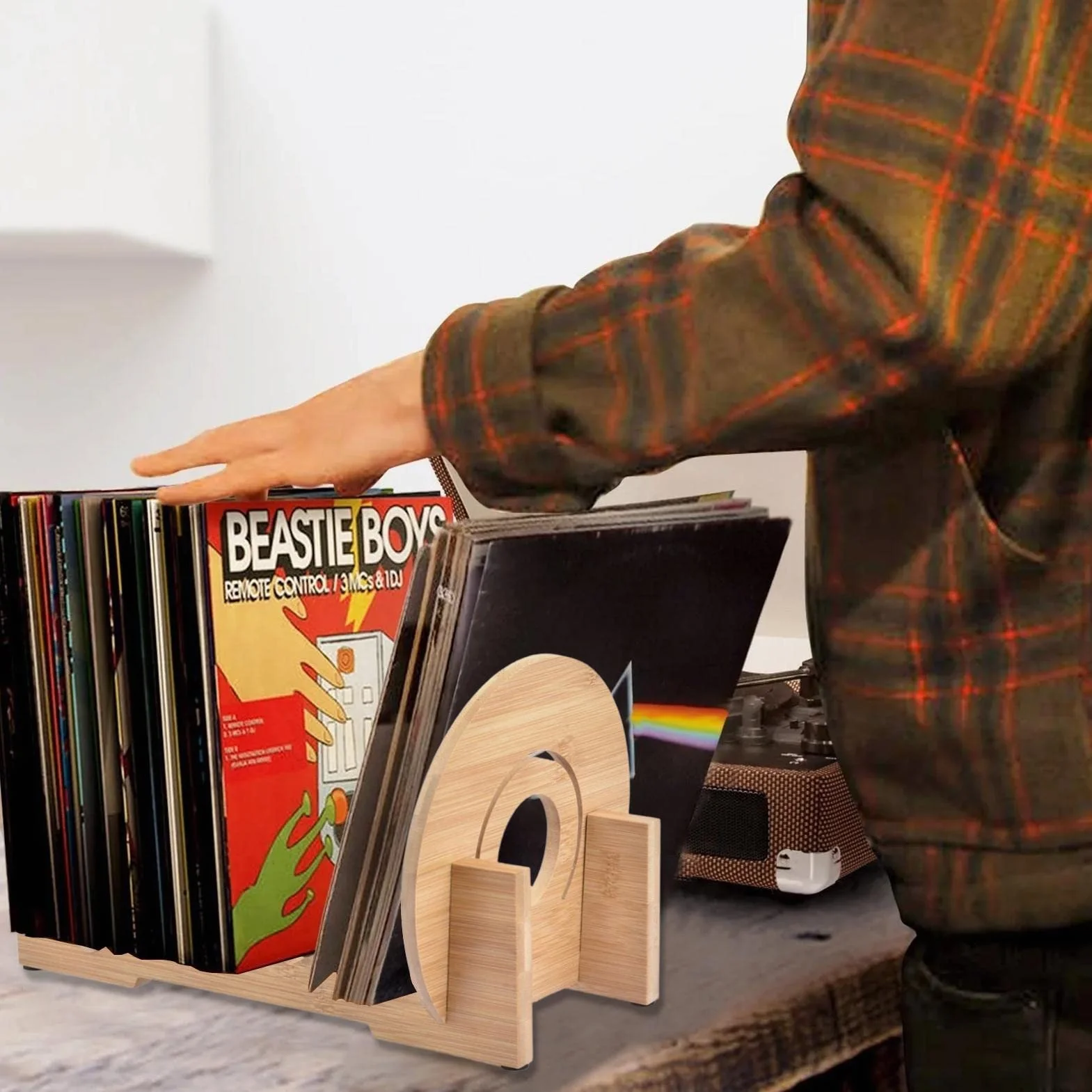 Yeeda Organizador de discos de vinilo, soporte de almacenamiento de registros, soporte de exhibición de bambú para más de 50 álbumes de música LP y LP, muestra discos de vinilo en un elegante soporte