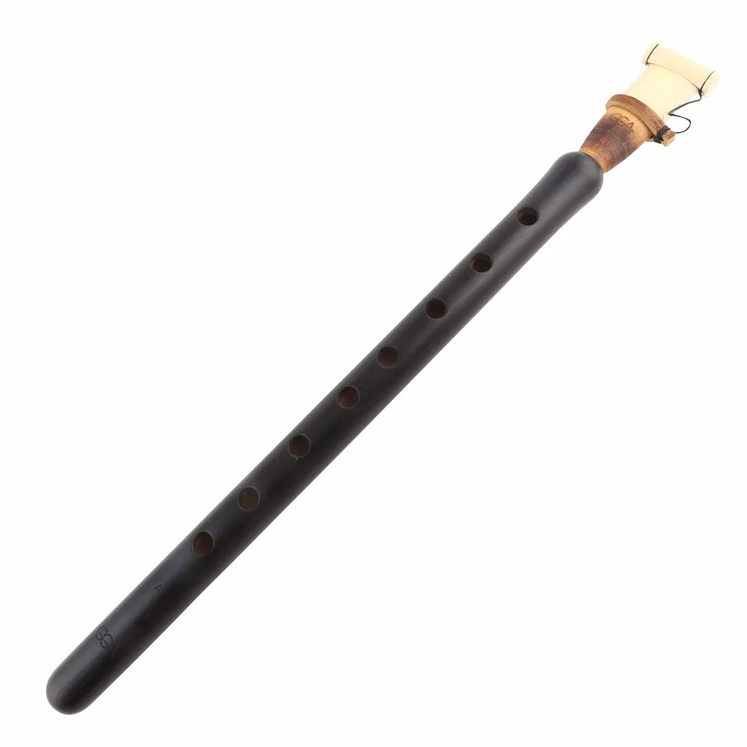 Duduk armenia en un bajo con madera de albaricoque envejecida por el maestro Galstyan