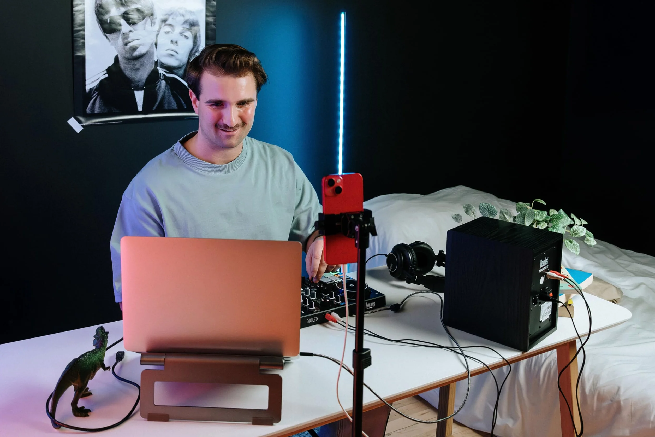 Hercules DJControl Inpulse 200 MK3 – Controladora de DJ ideal para empezar a pinchar – Software y tutoriales incluidos – Streaming de Spotify y Apple Music con Serato DJ Lite