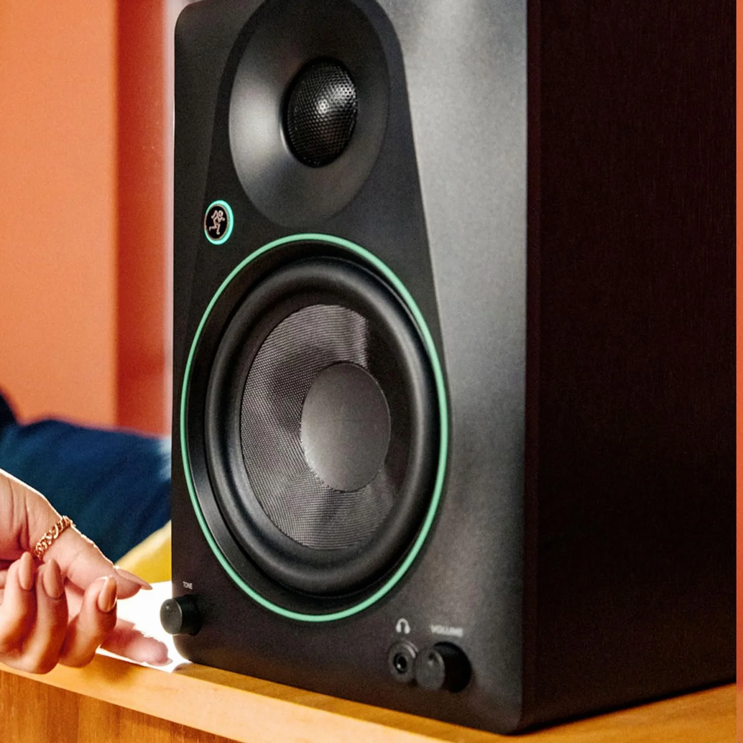 Mackie CR3.5BT - Monitores activos de estudio de 2 vías, altavoz Bluetooth con pies keepdrum