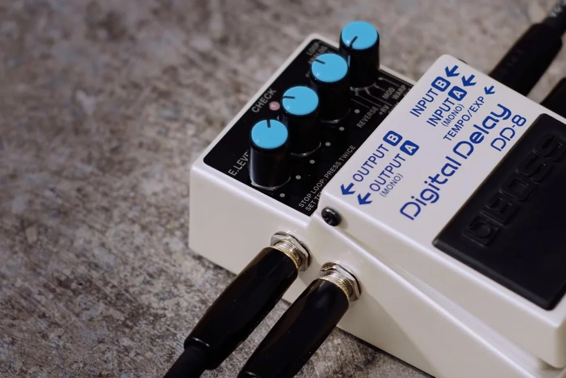 Pedal BOSS DD-8 Digital Delay — Amplio rango sonoro y máxima potencia de delay, configuración mono o estéreo con 11 modos