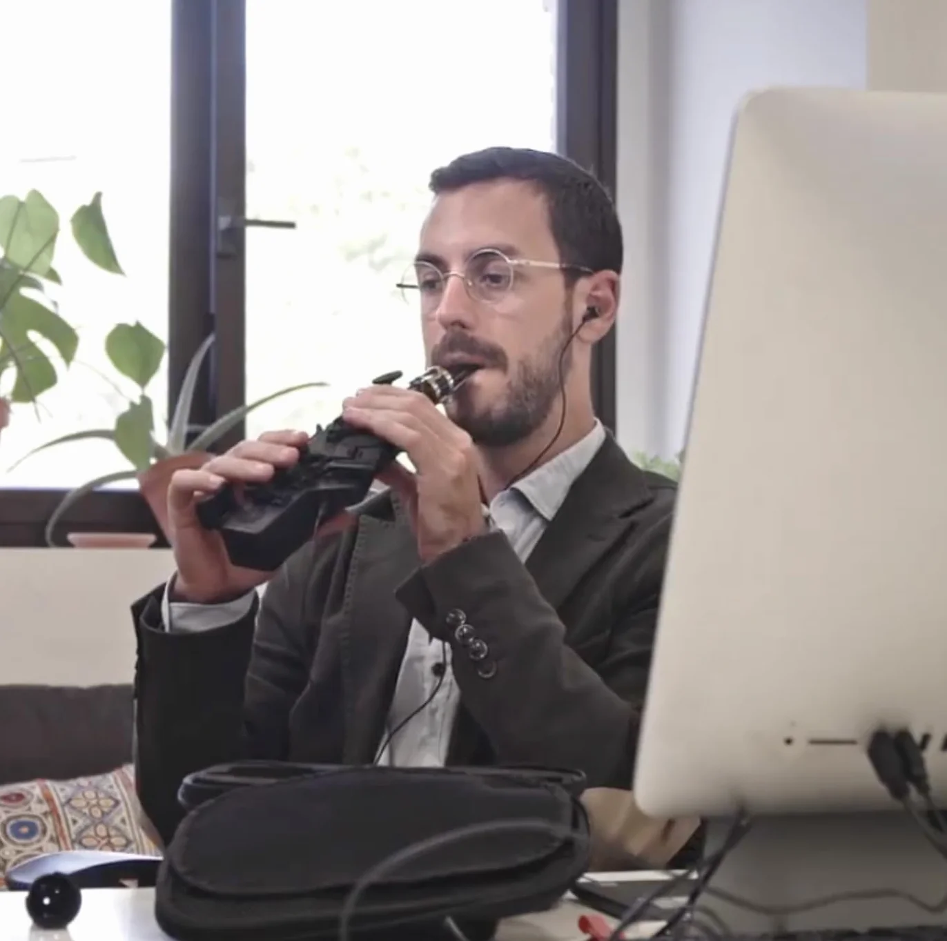 Odisei Music Travel Sax 2 (Black) | Saxofón electrónico | +50 sonidos | El más pequeño y ligero del mundo, practica en silencio