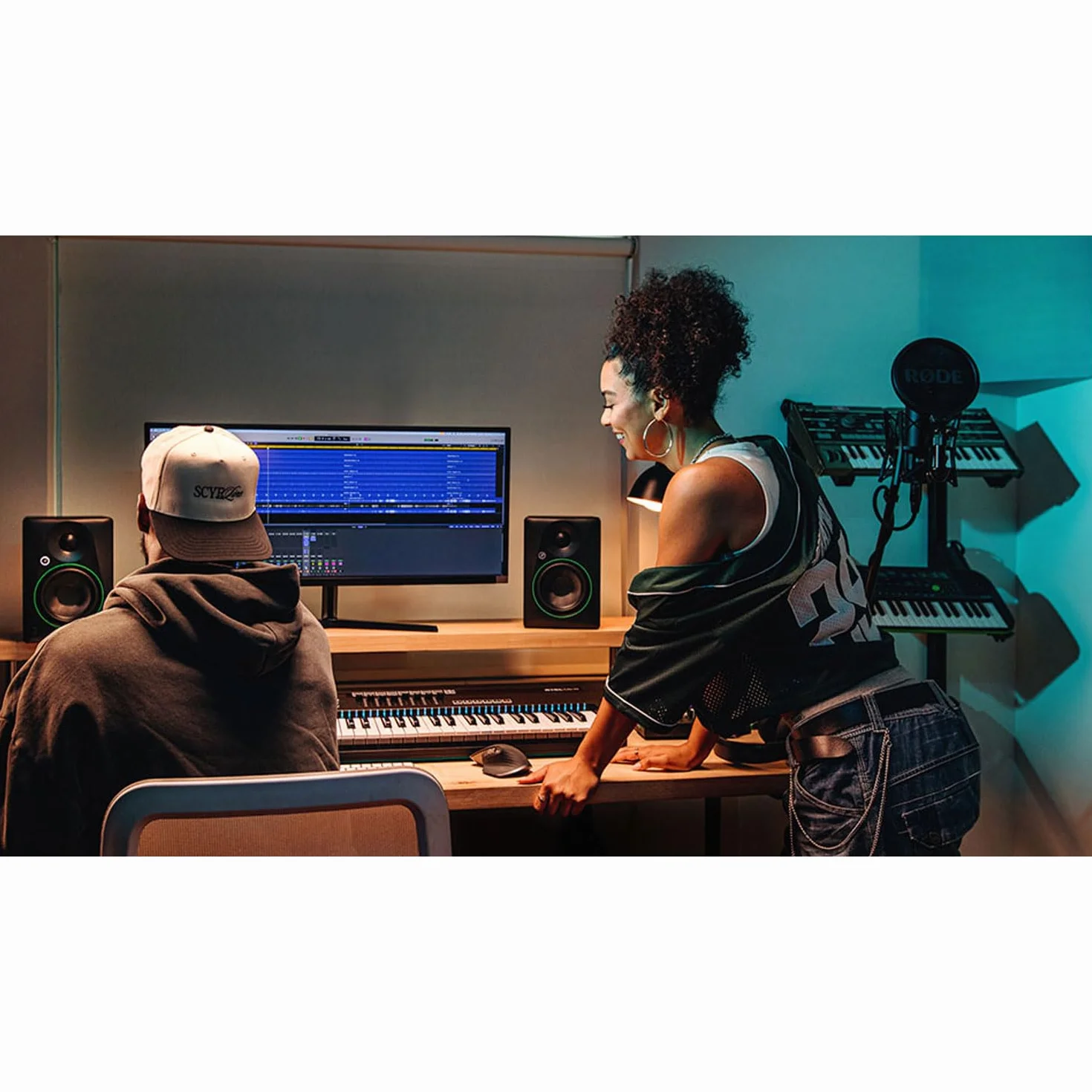 Mackie CR3.5BT - Monitores activos de estudio de 2 vías, altavoz Bluetooth con pies keepdrum