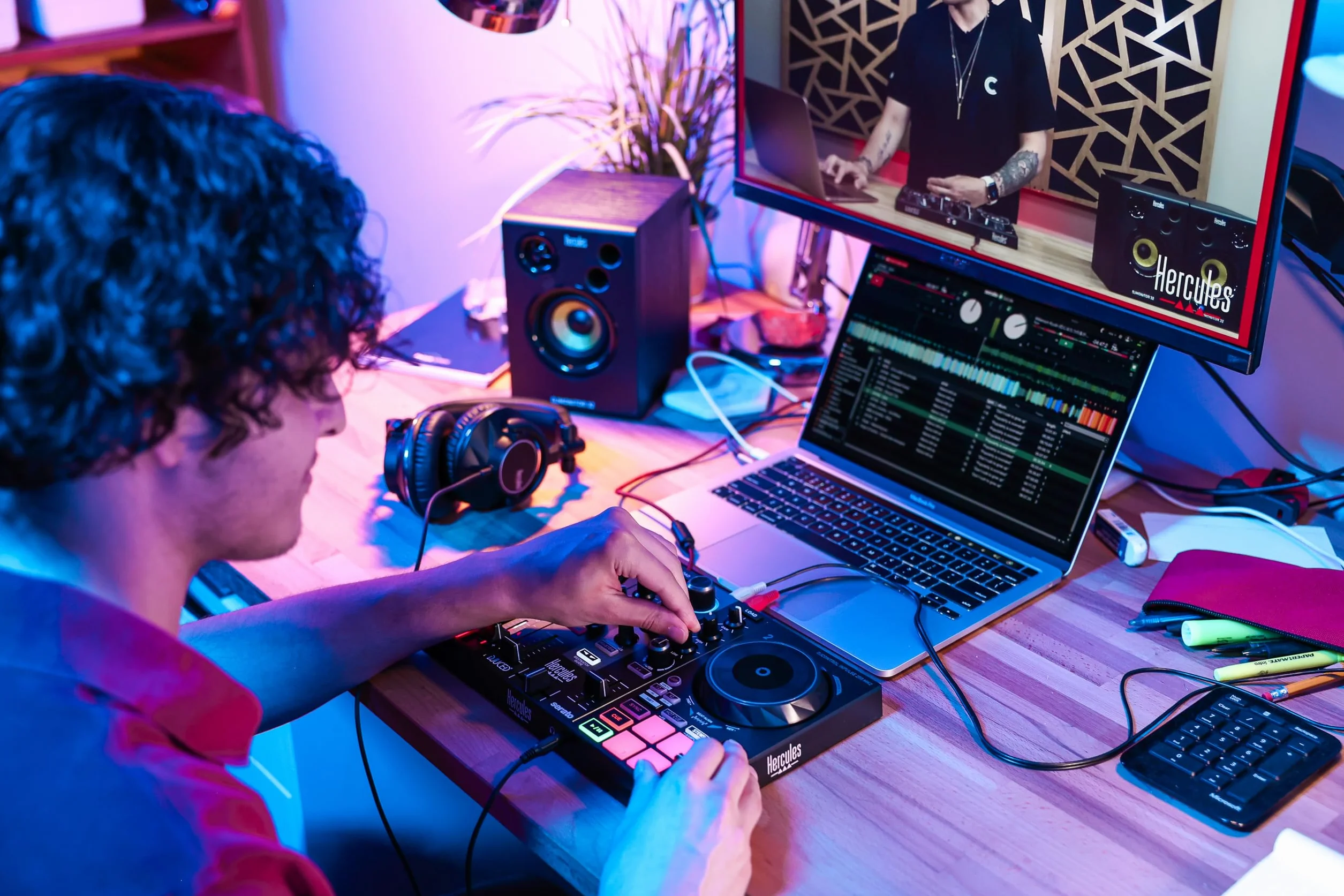 Hercules DJLearning Kit MK2 — Kit Todo en Uno para Aprender a Mezclar — Software y Tutoriales Incluidos