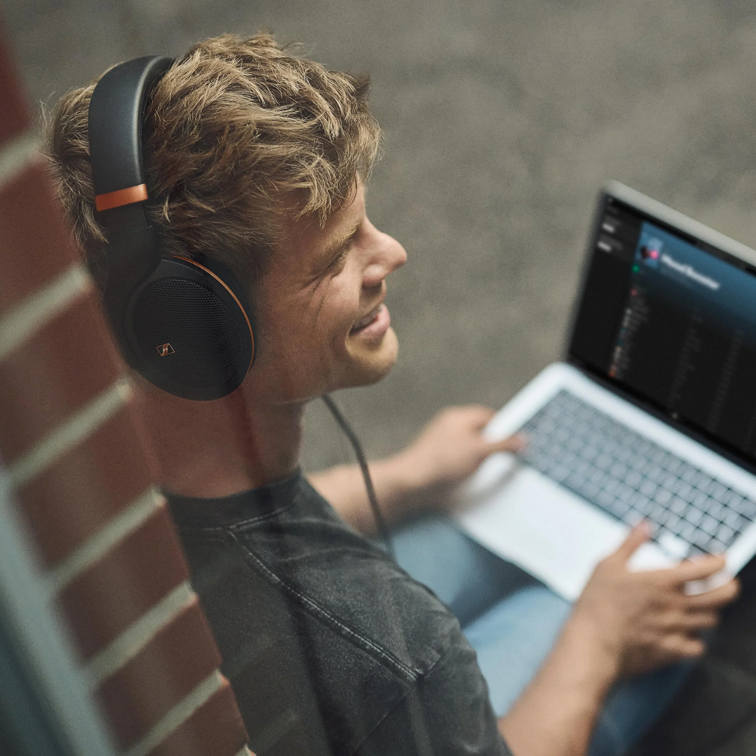 Auriculares con Cable Sennheiser HD 505 SE - Auriculares circumaurales con Sonido y Graves, Diadema más cómoda para Escuchar música - Cable de 1,8m, Funda con cordón - Edición Cobre