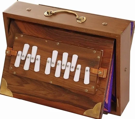 Caja Shruti, modelo profesional, madera de teca, escala C a C (C3 a C4), 30 x 22 x 8,5 cm, 2,5 kg, afinada a 440 Hz
