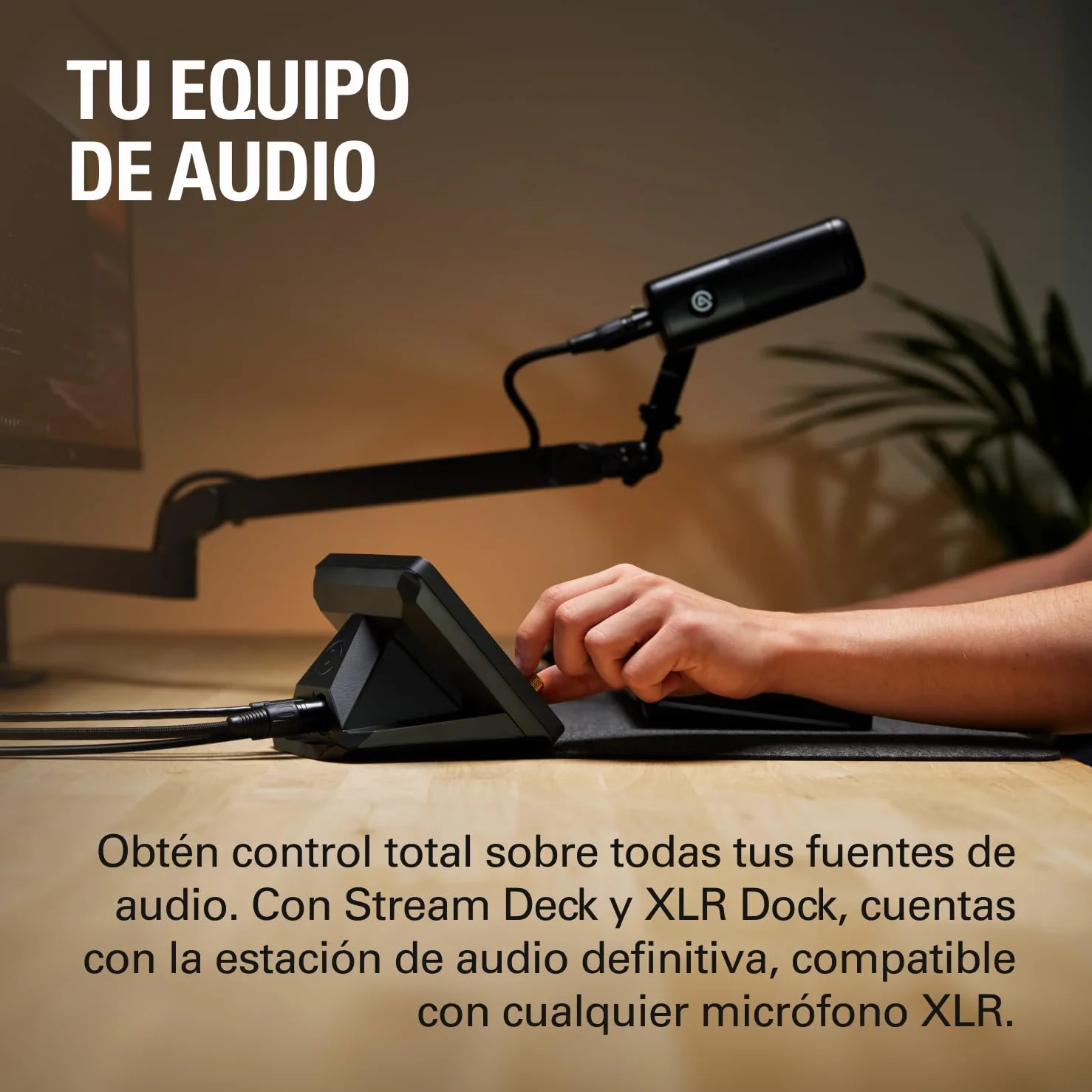 Elgato Stream Deck + XLR - Mezclador de Audio y Controlador, Interfaz de micrófono XLR a USB Trasera, Compatible con Cualquier micrófono XLR para podcasting, Streaming, diales y Teclas LCD, PC/Mac
