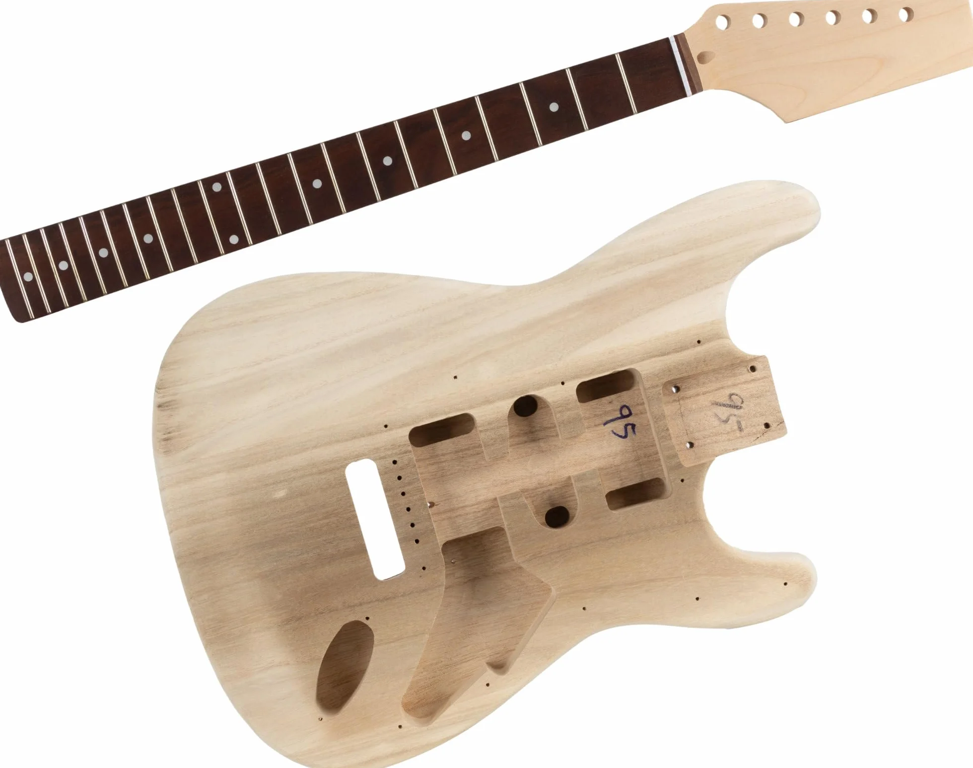 Kit guitarra eléctrica Rocktile estilo ST DIY con hardware: cuerpo de paulownia, mástil de arce, diapasón de palisandro, 3 single-coils, trémolo vintage. Acabado natural.