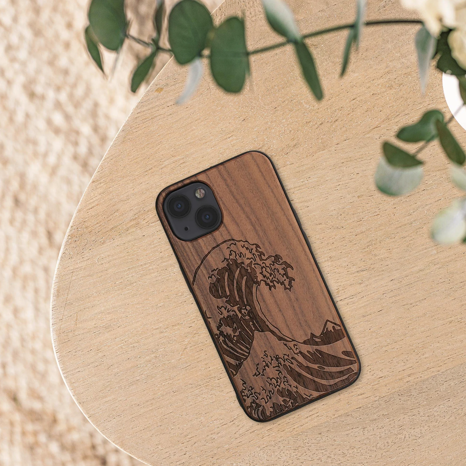 kwmobile Funda de Madera Compatible con Apple iPhone 13 con Bumper Antigolpes - Estampa Japonesa