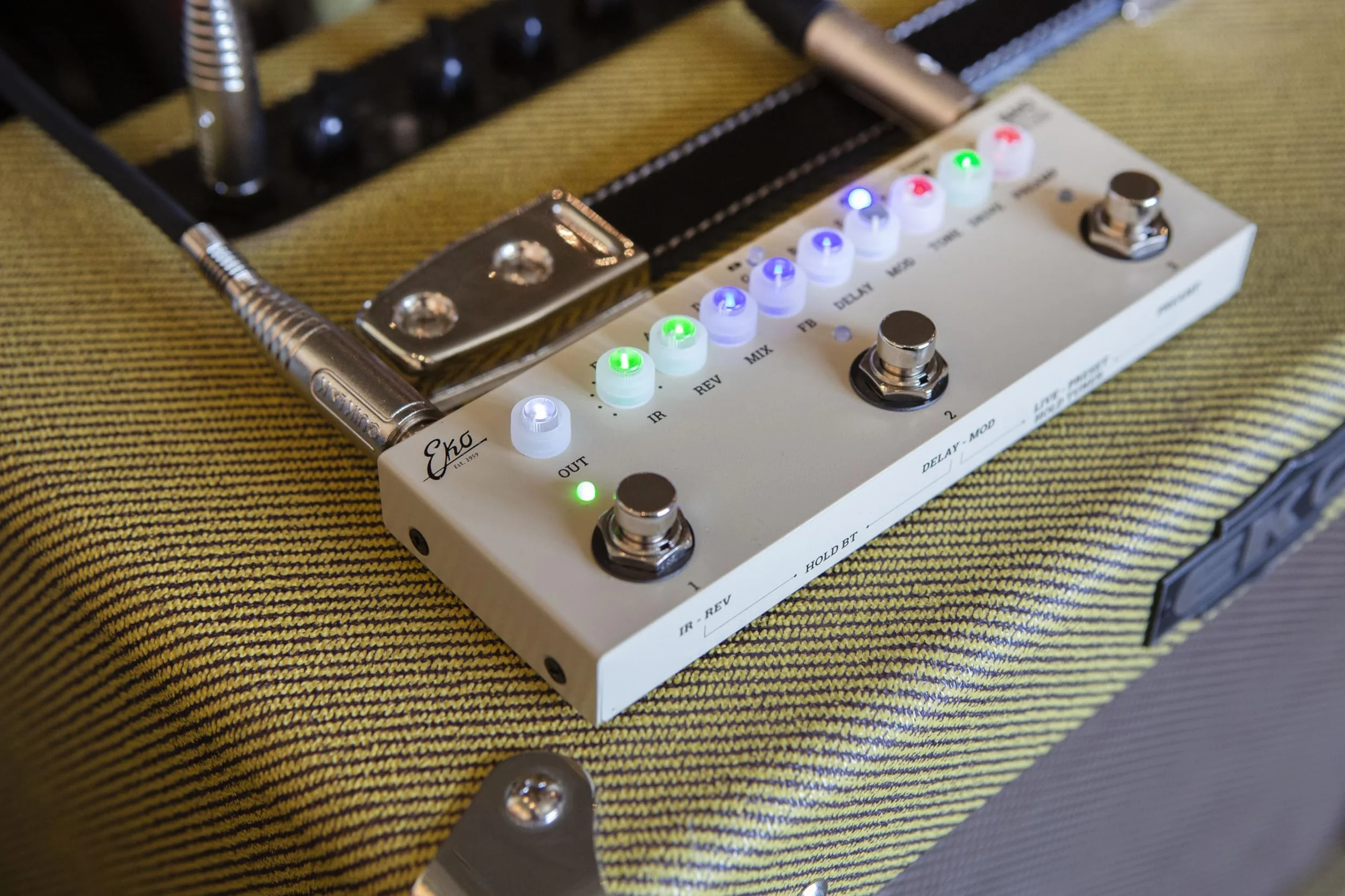 EKO GUITARS - BAIO Pedal Multiefecto con IR Integrados | 9 Preamplificadores, 8 IR, Efectos, Bluetooth, USB, Afinador, Batería Recargable