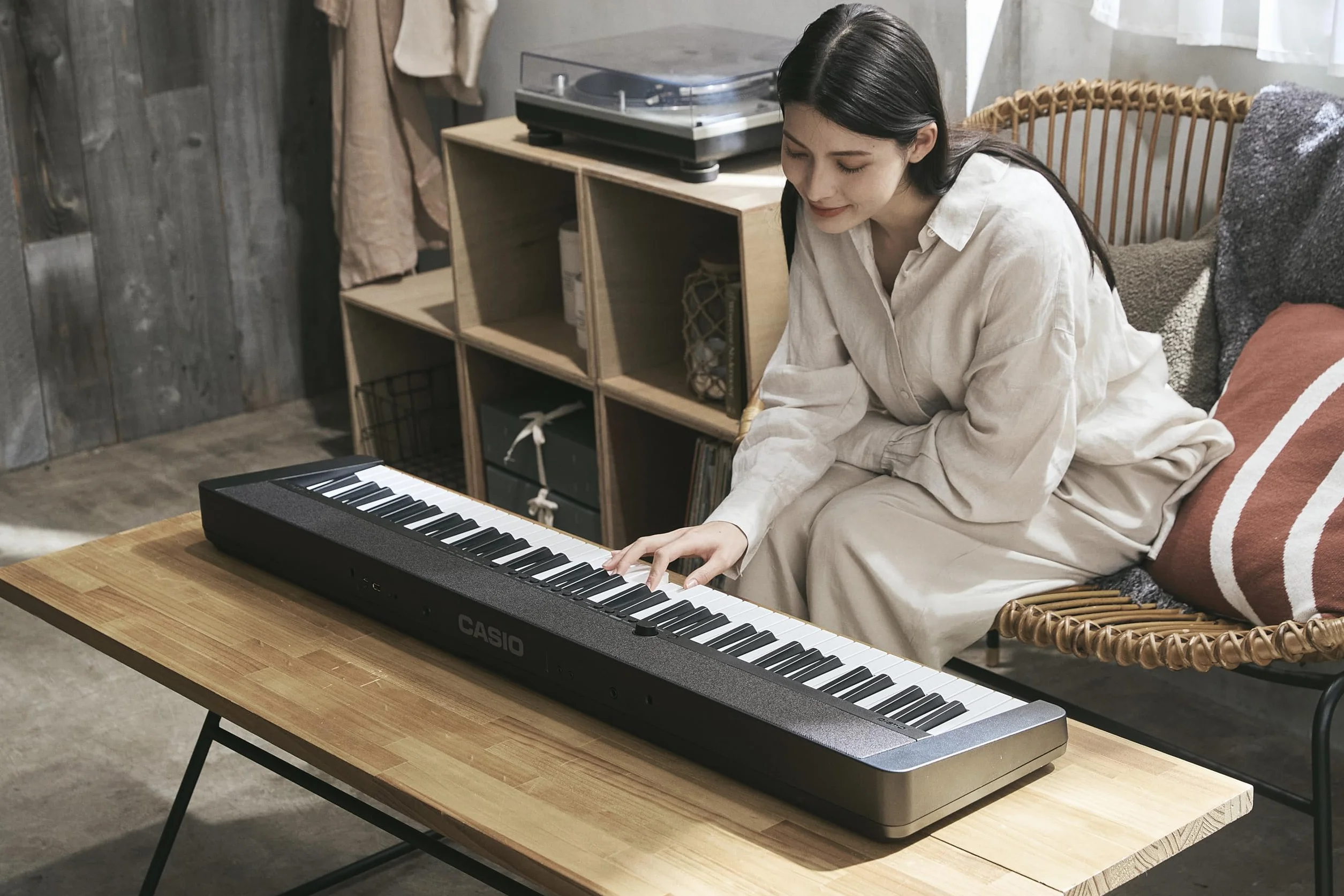 Casio CT-S1-76BK - Teclado de piano con 76 teclas sensibles a la velocidad y 61 tonos en negro