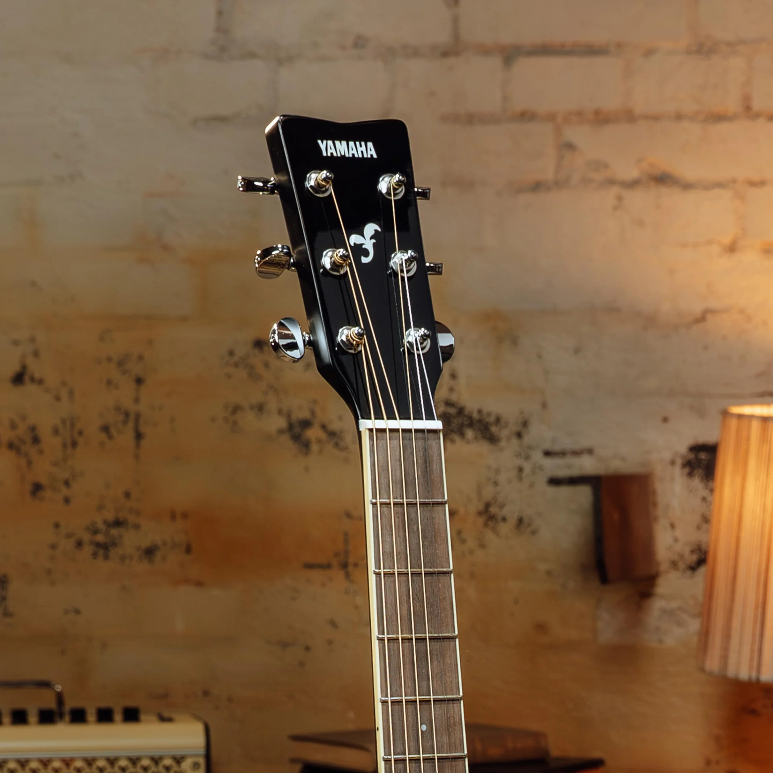 YAMAHA FG820 Guitarra Acústica – Cuerpo Dreadnought Tamaño Completo, Escala 24,96″, Tapa Maciza de Abeto, Fondo y Aros de Caoba, Diapasón de Palisandro, Cuerdas de Acero – Sunset Blue