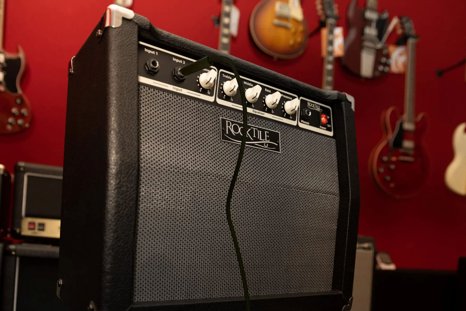 Rocktile BA-30 Jaco Basscombo 30W - Amplificador Combo para Bajos Activos y pasivos - Altavoz 10" - Ecualizador 3 Bandas con Presence - Potencia 30W RMS - Color Negro.