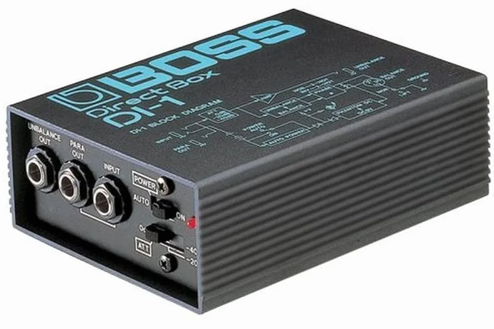 Caja de inyección BOSS DI-1 — Caja de inyección con un sonido cristalino para transformar impedancia alta; diseño resistente y compacto con tres niveles de entrada