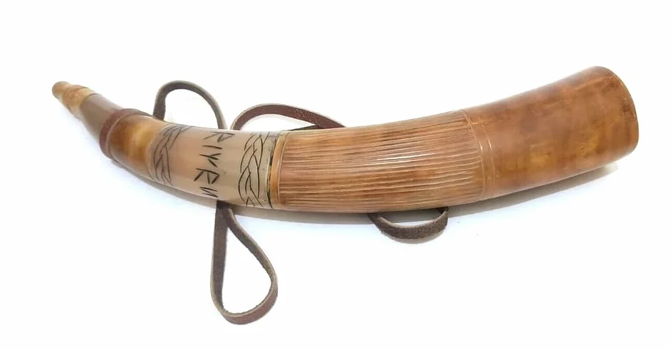 Cuerno de guerra tallado a mano shofar de 45,72 cm estilo trompeta con correa de cuero, acabado pulido oscuro