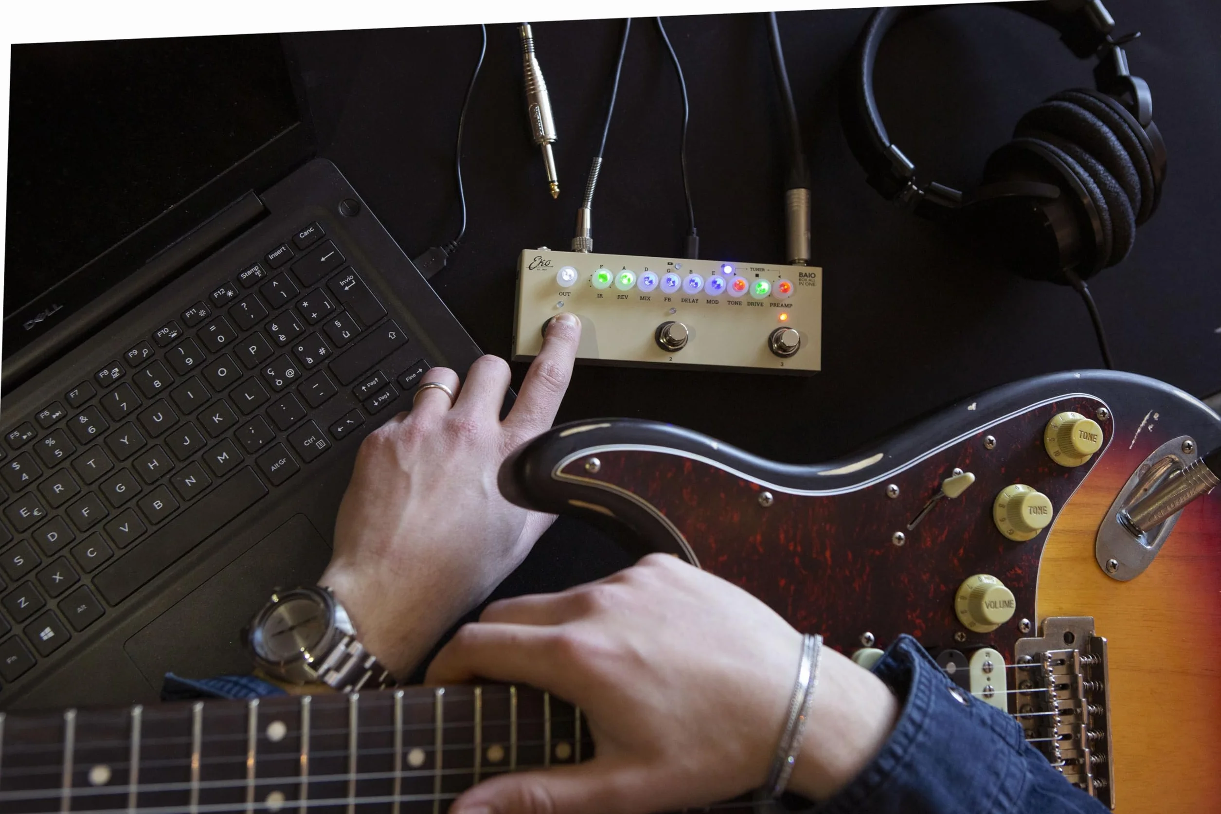 EKO GUITARS - BAIO Pedal Multiefecto con IR Integrados | 9 Preamplificadores, 8 IR, Efectos, Bluetooth, USB, Afinador, Batería Recargable