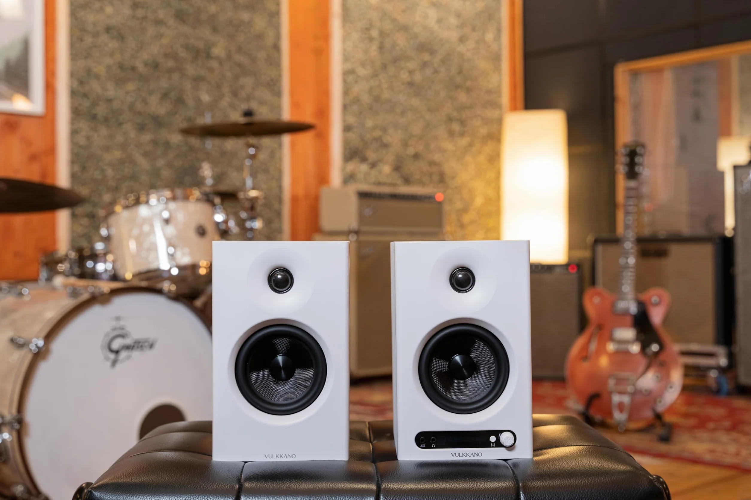 VULKKANO PRO4 Monitores de Estudio con Woofer de 4”, Bluetooth, Entrada Balanceada TRS, RCA, Salida para Cascos, AUX, Optica, ajustes de EQ, Altavoces Monitor para PC