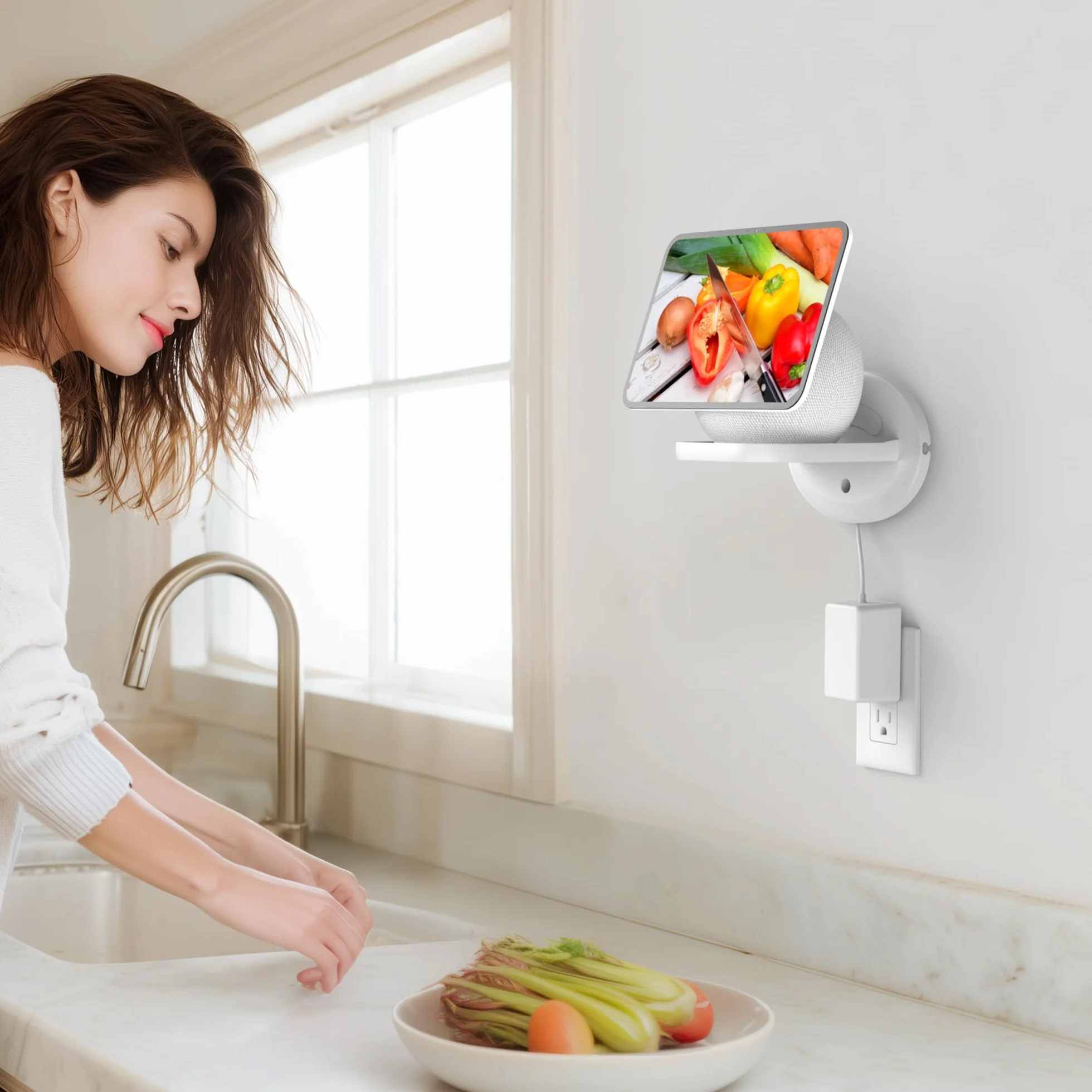 PlusAcc Soporte de Pared para Show 8 (última generación 2025) & Show 11 y Nest WiFi - Solución Que Ahorra Espacio para Todos los Altavoces de hasta 7 kg (Blanco, Lote de 1)