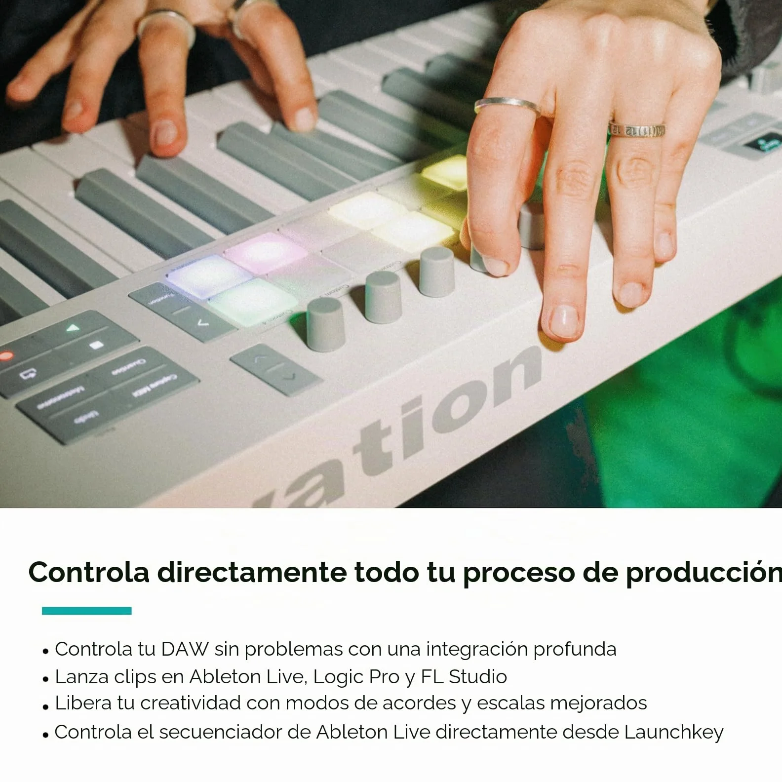 Novation Launchkey 49 Blanco [MK4]: Controlador de teclado MIDI, 49 teclas, semicontrapesado, USB, integración DAW. Modos Chord/Scale, 8 pads de percusión, arpegiador, paquete de software musical