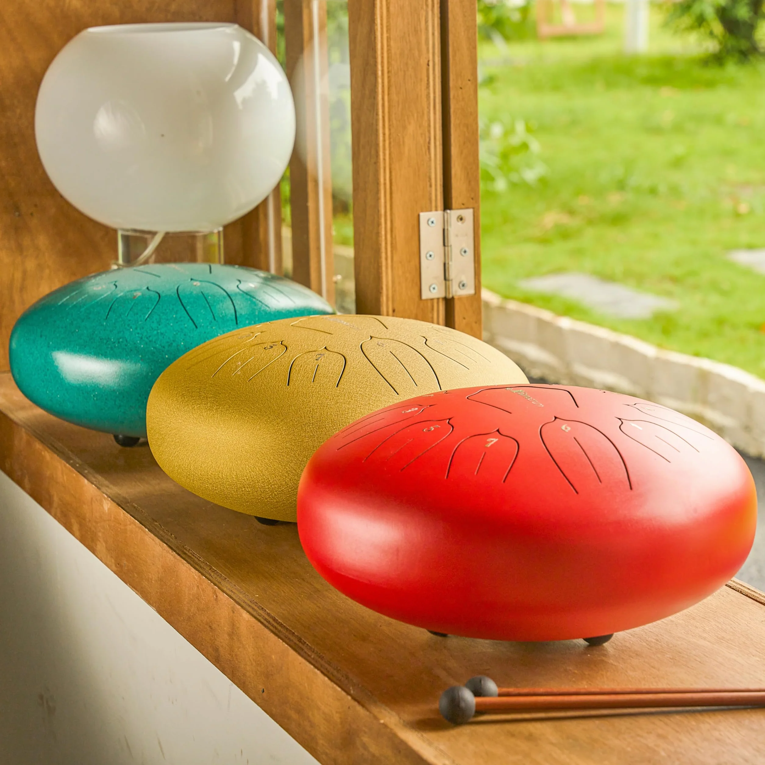 Tongue Drum “Standard Re mayor” en verde - diámetro 30 cm y 11 notas. Handpan con libro de música, bolsa y mallets. Instrumento de percusión Handpan para niños y adultos.