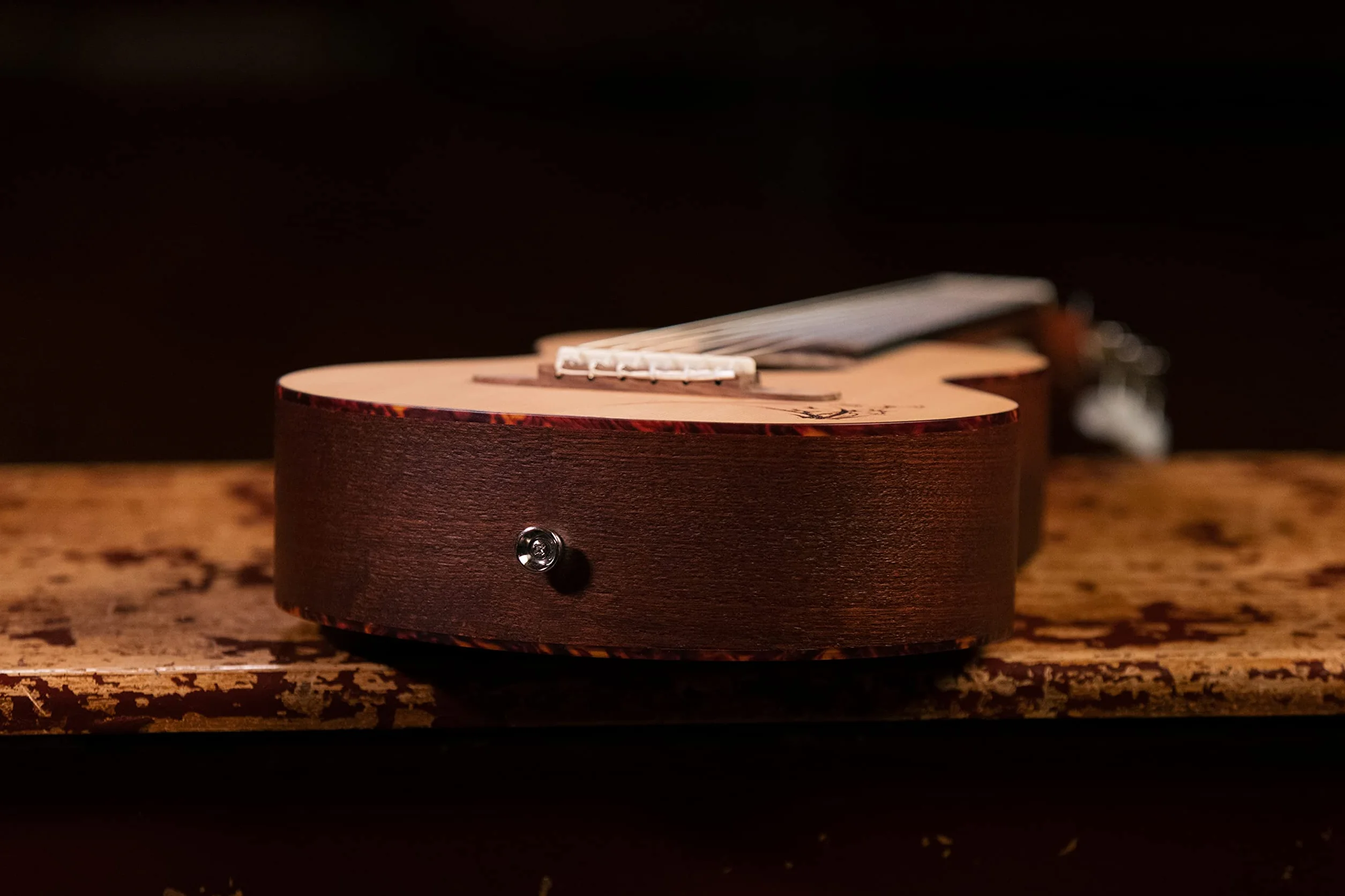 Ortega Guitars Travel Guitar acústica - Mini/Travel Series - Guitarlele 6 cuerdas - tapa de abeto grabado a laser (RGL5)