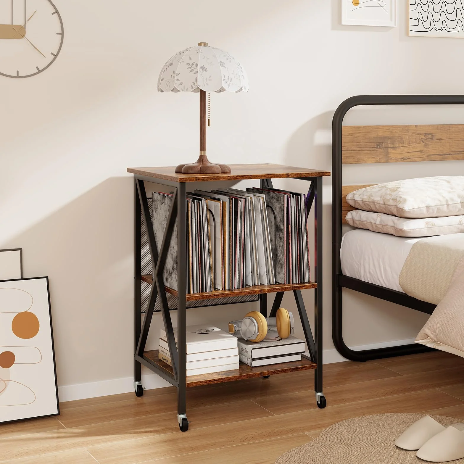 GIANTEX Soporte para Tocadiscos con Estación de Carga, 52 x 45 x 75 cm, Mesa Auxiliar con Espacio para Almacenar Discos de Vinilo, con 4 Ruedas, Estantería de Discos para Salón, Dormitorio (Marrón)