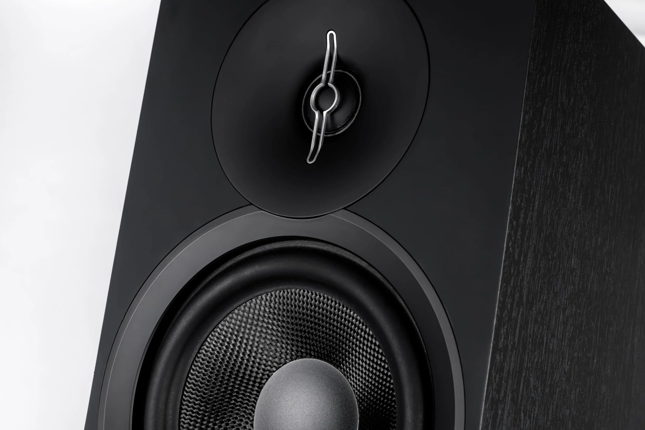 Elac Debut F6.3 - Altavoz Columna: Ideal para transmitir música a través de su Sistema estéreo, también en el Marco de un Sistema Envolvente 5.1, Sonido Legendario, diseño Elegante - Altavoz pasivo