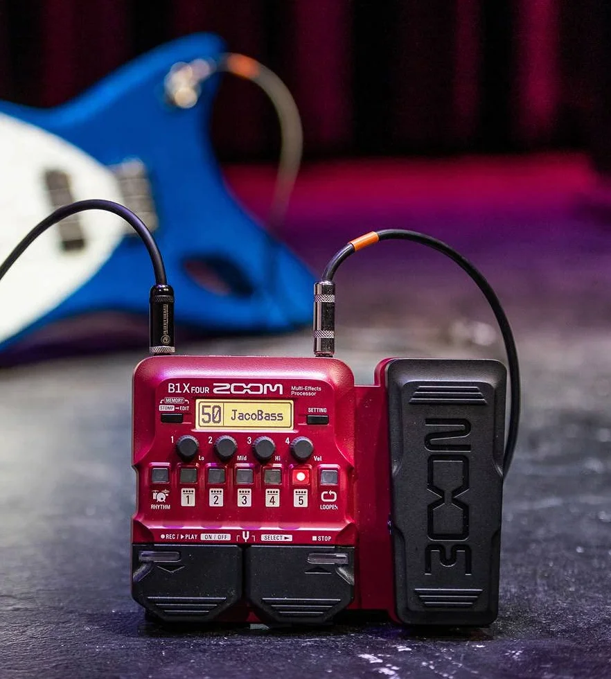 Zoom - B1X FOUR - pedal multiefecto para bajo eléctrico - con pedal de expresión
