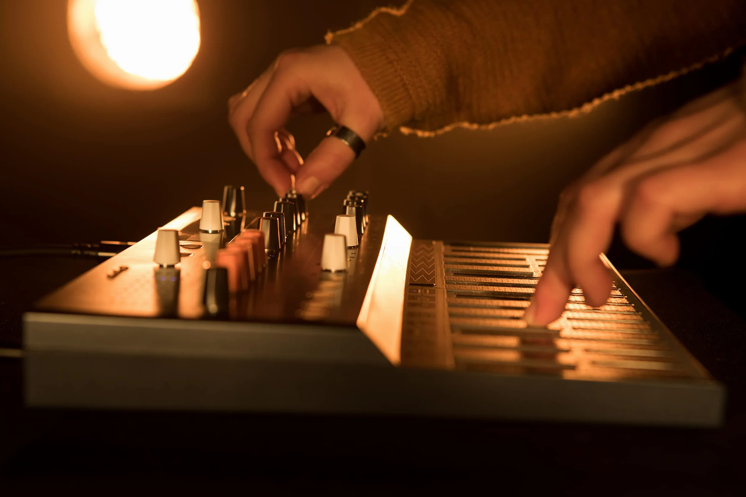 Arturia - MicroFreak Teclado Sintetizado - Sintetizador Híbrido de 25 Teclas con Teclado PCB, Osciladores de Tabla de Ondas y Digitales, Filtros